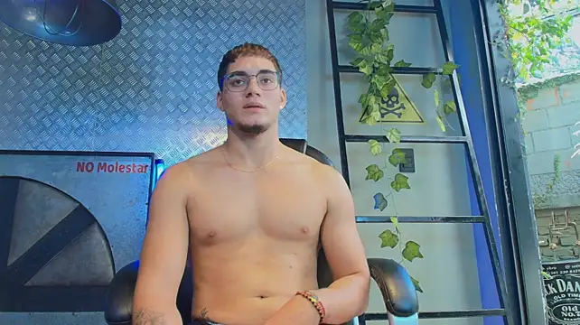 ThiagoFox Шоу с уебкамера