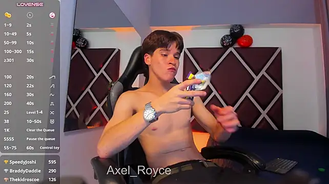 Pokazy przed kamerką – Axel_Royce