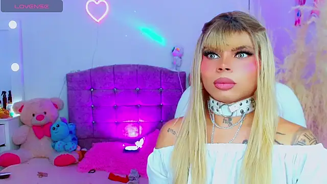 Show modela IzzyHotGirl na web-kameri