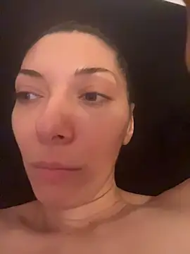Emma_me Adlı Modelin Canlı XXX Sohbeti
