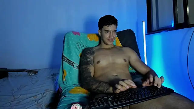 Axel_hendrick Show in webcam