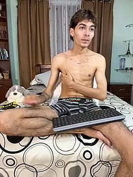 Show modela GeorgieDen na web-kameri
