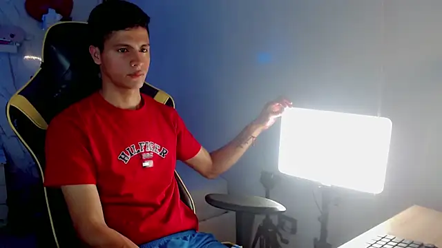 Ascii_one Webcam-Show