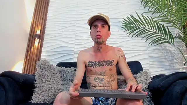 הופעת וובקאם של kingofnight7