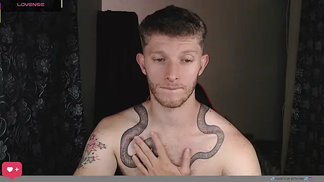 Show modela andrewxbii na web-kameri