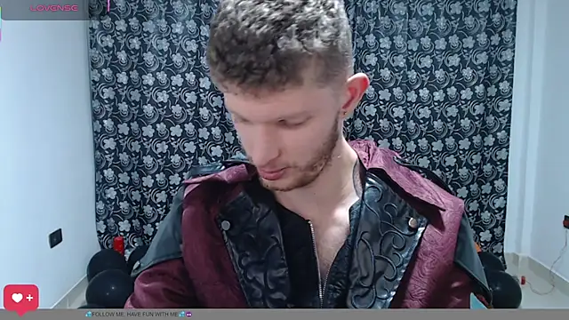 Show modela andrewxbii na web-kameri