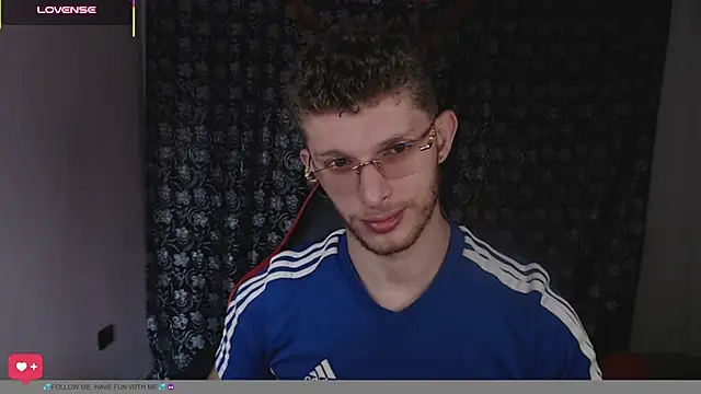 Show modela andrewxbii na web-kameri