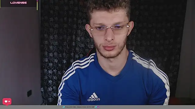 Show modela andrewxbii na web-kameri