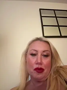 Lush-LunaXXX's Webcam Show