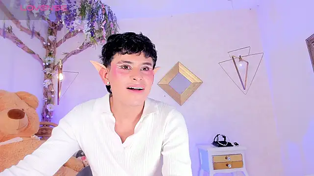 הופעת וובקאם של HungLatinoFemboy