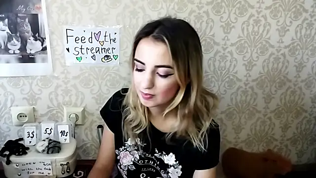 AminaGirls' Webcam Show