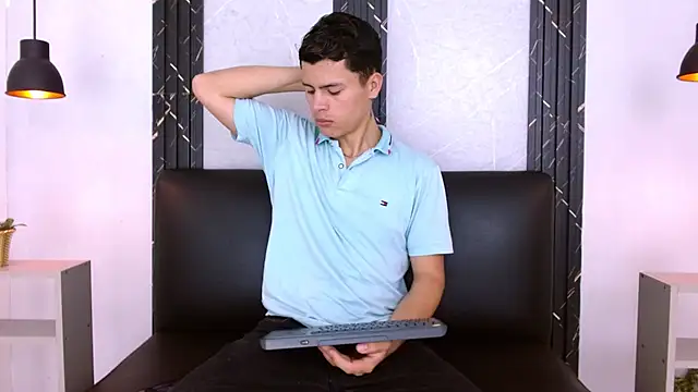 Ethan_Brooks_ Adlı Modelin Web Kamerası Şovu
