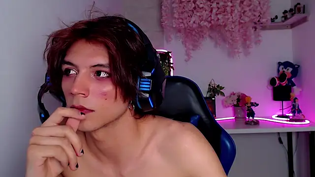 oli_dusk Webcam Show