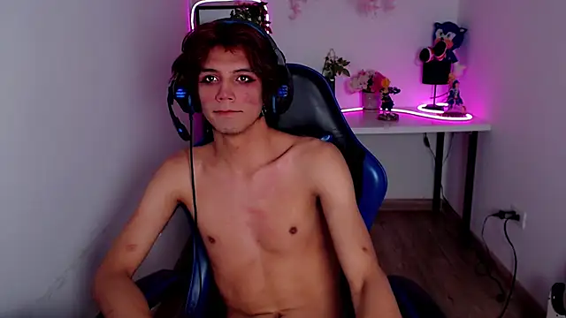 oli_dusk Webcam Show