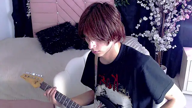 oli_dusk Webcam Show