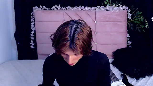 oli_dusk Webcam Show