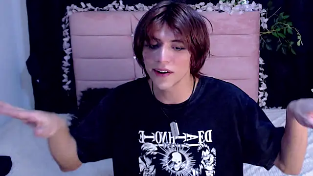 oli_dusk Webcam Show