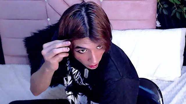oli_dusk Webcam Show