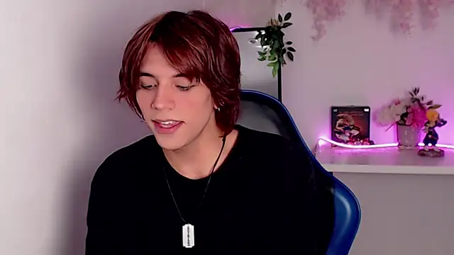 oli_dusk Webcam Show