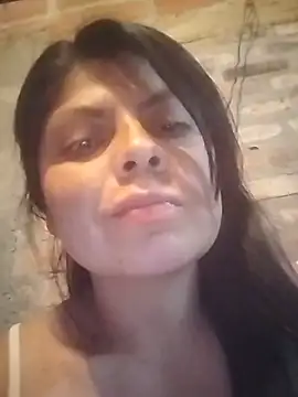 צ'אט XXX בשידור חי של alanahot2026