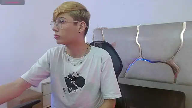 Show modela Ian_tay1 na web-kameri