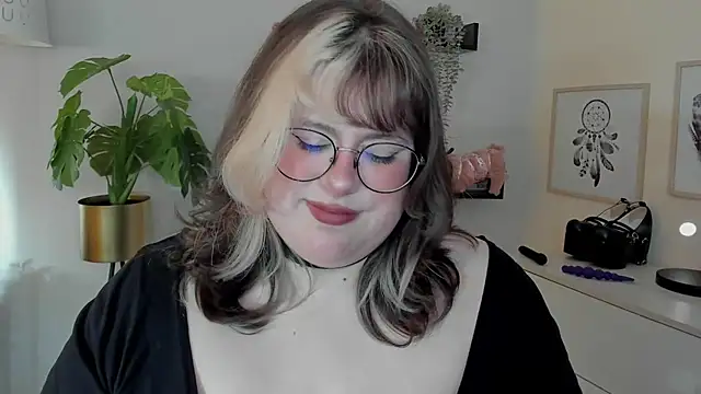 Show modela OpheliaLush na web-kameri