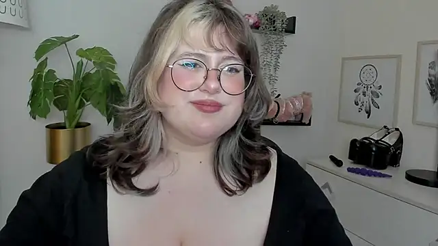 OpheliaLush Show in webcam