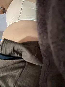 Vyvan_iu Show in webcam