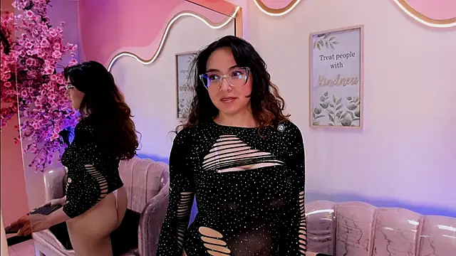 הופעת וובקאם של VeronicaJonesss_