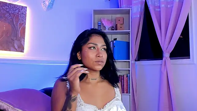 chel_moon Show in webcam