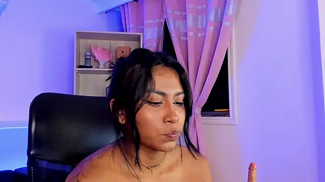 chel_moon Show in webcam