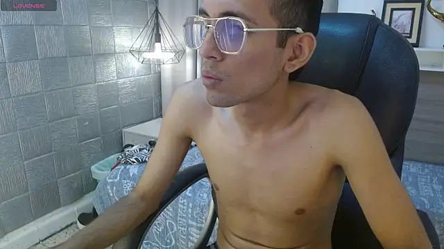 Dannyss_: διαδικτυακό σόου στην κάμερα