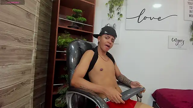 Show modela noah_lane na web-kameri