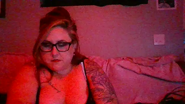 chloeluxe69's Webcam Show