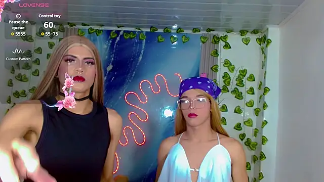 הופעת וובקאם של roxy_and_ambar