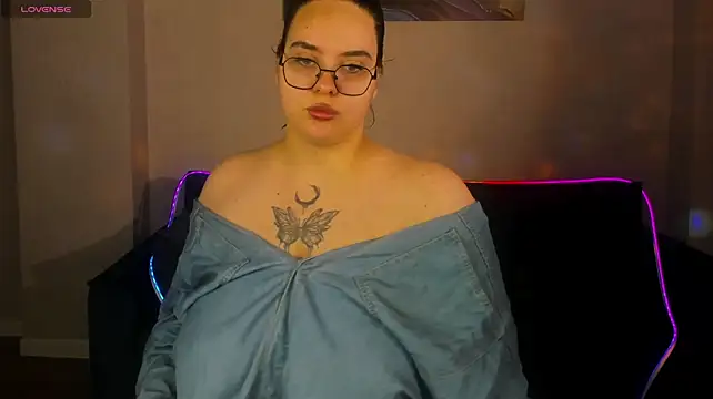 Kity_Mooree Adlı Modelin Canlı XXX Sohbeti