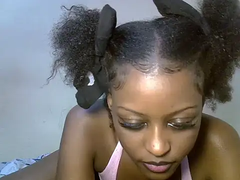 Show modela ebony_petite9 na web-kameri