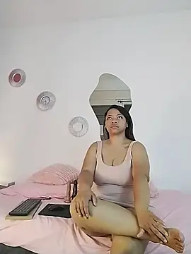 Jade_roxx_: διαδικτυακό σόου στην κάμερα