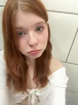 הופעת וובקאם של Freaky__Nikki