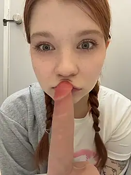Show modela Freaky__Nikki na web-kameri
