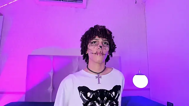 Pokazy przed kamerką – KennyDoll_