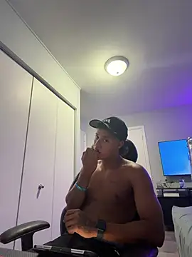 Show modela Likesuud_02 na web-kameri