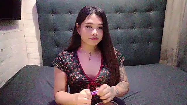 Ur_WifeyMarie Adlı Modelin Canlı XXX Sohbeti