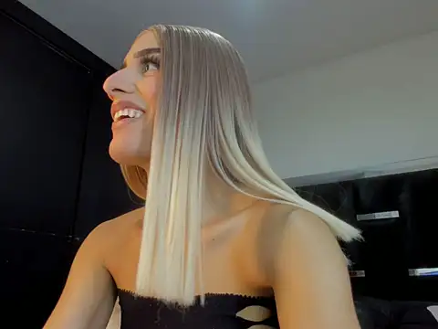 Miranda_bigcock3's Webcam Show