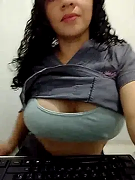 Chat XXX en directo de ValeriaVelvetHot
