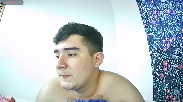 camilo_white2's Webcam Show