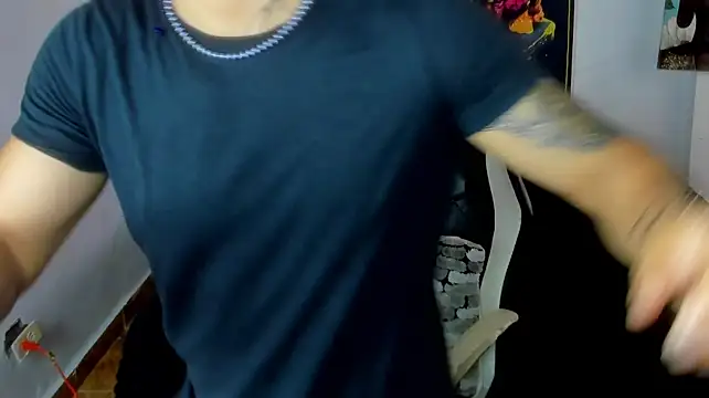 Noah__Browm Show in webcam