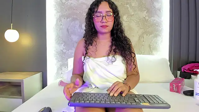 alysson_moon_ Adlı Modelin Canlı XXX Sohbeti