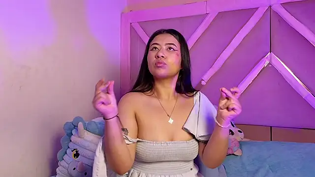 Show modela Emma_grand na web-kameri
