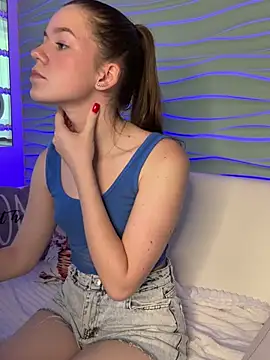 Show modela PeachCheeks_ na web-kameri